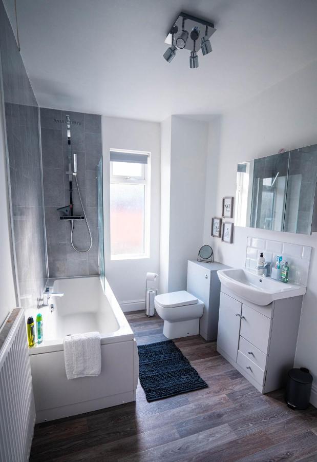 Comfortable House In Nuneaton Sleeps5 Free Parking Good Amenites Luaran gambar